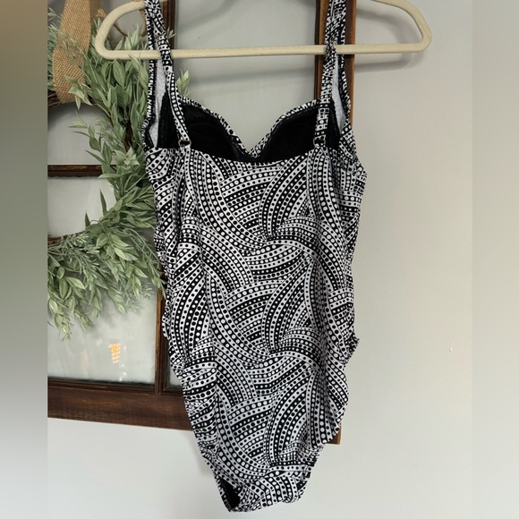 Black & White Size 10 One Piece Bathing Suit - Picture 4 of 7